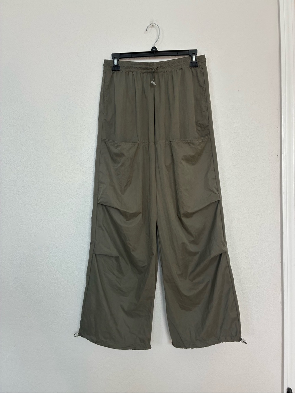 Zara Women’s Olive Green Wide Leg Parachute Pants